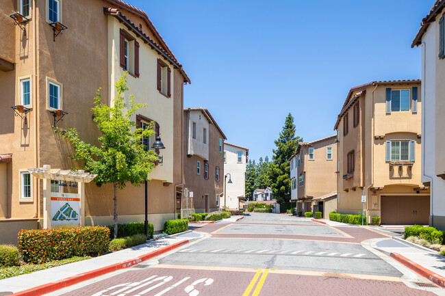 Classics at Evelyn Place in Sunnyvale, CA - Building Photo - Building Photo