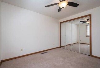 1235 Dolen Pl in Iowa City, IA - Building Photo - Building Photo