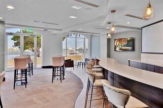 808 Brickell Key Dr, Unit 3507 in Miami, FL - Foto de edificio - Building Photo