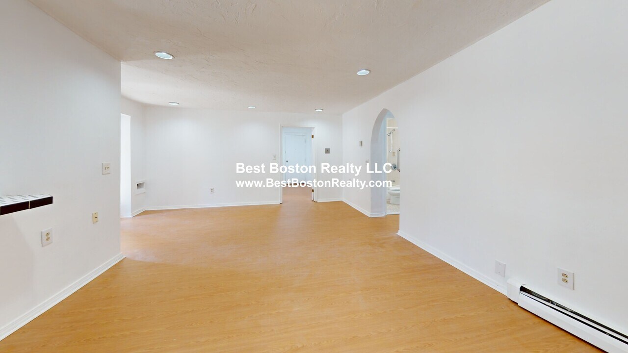 100 Fellsview Terrace in Stoneham, MA - Building Photo