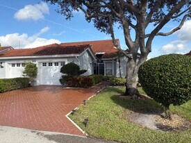 7275 Summer Tree Dr in Boynton Beach, FL - Building Photo