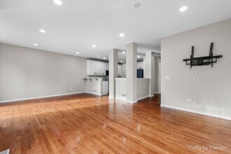 486 Vaughn Cir in Aurora, IL - Foto de edificio - Building Photo