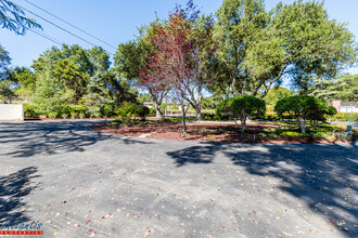 19040 Sunnyside Dr in Saratoga, CA - Foto de edificio - Building Photo