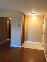 7010 Newport Dr in Woodridge, IL - Building Photo - Building Photo