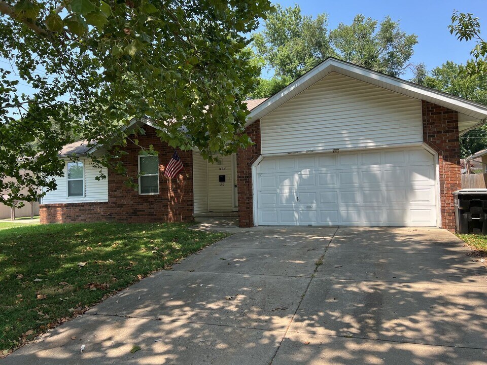 1435 E Berkeley St in Springfield, MO - Building Photo
