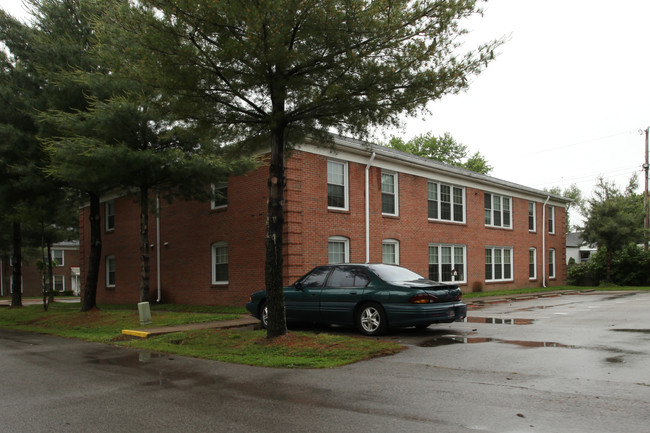 Eastlawn Arms in Jeffersonville, IN - Building Photo - Building Photo