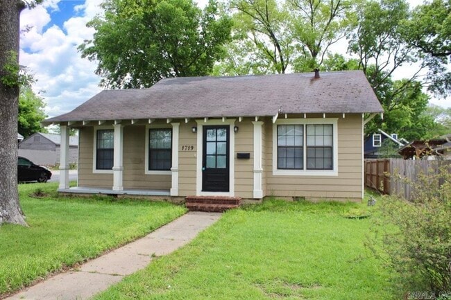 property at 1719 N Polk St