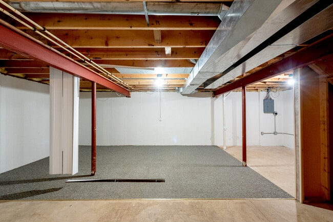 8679 Old Green Bay Rd in Pleasant Prairie, WI - Foto de edificio - Building Photo