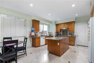 1285 Fairbury Ln in Anaheim, CA - Building Photo - Building Photo