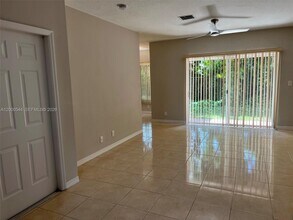 312 Talia Cir in Palm Springs, FL - Building Photo - Building Photo