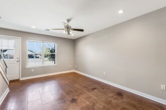 318 Titan in Lafayette, LA - Building Photo - Building Photo