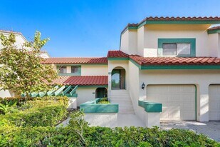 11 Lexington Ln E in Palm Beach Gardens, FL - Building Photo