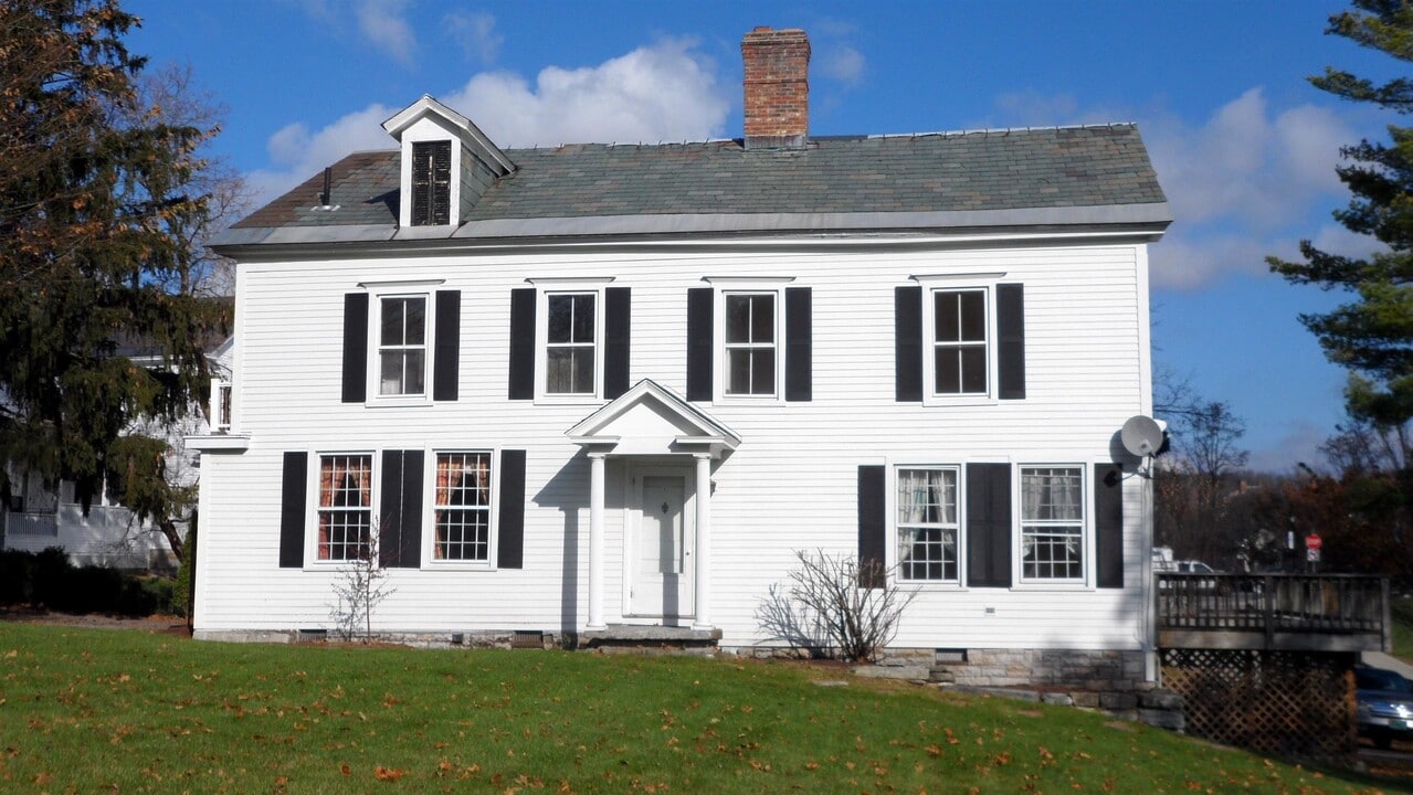 45 Bakery Ln in Middlebury, VT - Building Photo