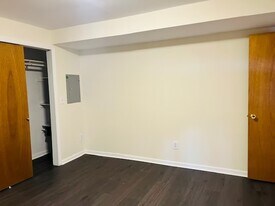 105 Huntingtown Rd, Unit APT 2 in Newtown, CT - Building Photo