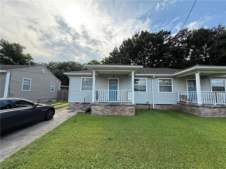 706 Community St in Arabi, LA - Building Photo