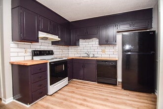 306 Crestview Dr in Summerville, SC - Building Photo - Building Photo