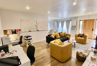 450 Rexford Dr in Beverly Hills, CA - Building Photo - Building Photo
