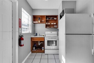 105 SW 5th Ct in Dania Beach, FL - Building Photo - Building Photo