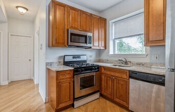 4650 N Saint Louis Ave, Unit 3C in Chicago, IL - Building Photo - Building Photo