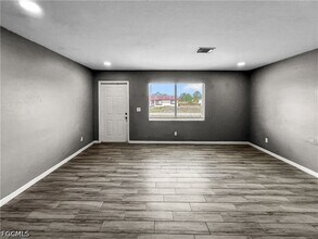 121 Gordon Ave S in Lehigh Acres, FL - Building Photo - Building Photo