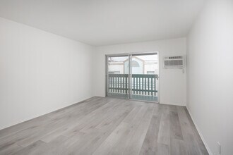 3415 Linden Ave. in Long Beach, CA - Building Photo - Interior Photo