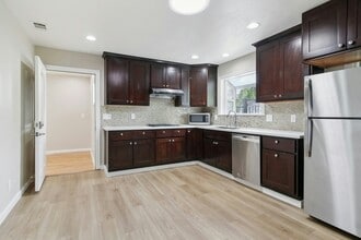 105 S King Rd in San Jose, CA - Building Photo - Building Photo