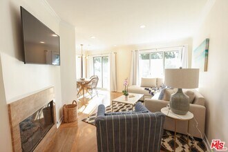 2101 Ocean Ave in Santa Monica, CA - Building Photo - Building Photo