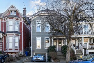 2152 NW Flanders St in Portland, OR - Building Photo