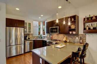 9526 8th Ave NW in Seattle, WA - Building Photo - Building Photo