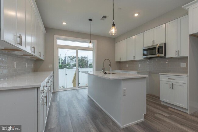 property at 138 W Huntingdon St