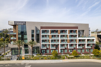 Broadstone Atlas in Santa Ana, CA - Foto de edificio - Building Photo