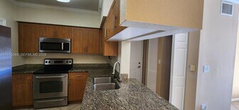 6482 Emerald Dunes Dr in Royal Palm Beach, FL - Building Photo