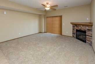 Meadow Cove in Des Moines, IA - Foto de edificio - Building Photo