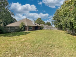 952 Queen Annes Lace Dr in Fayetteville, AR - Building Photo - Building Photo