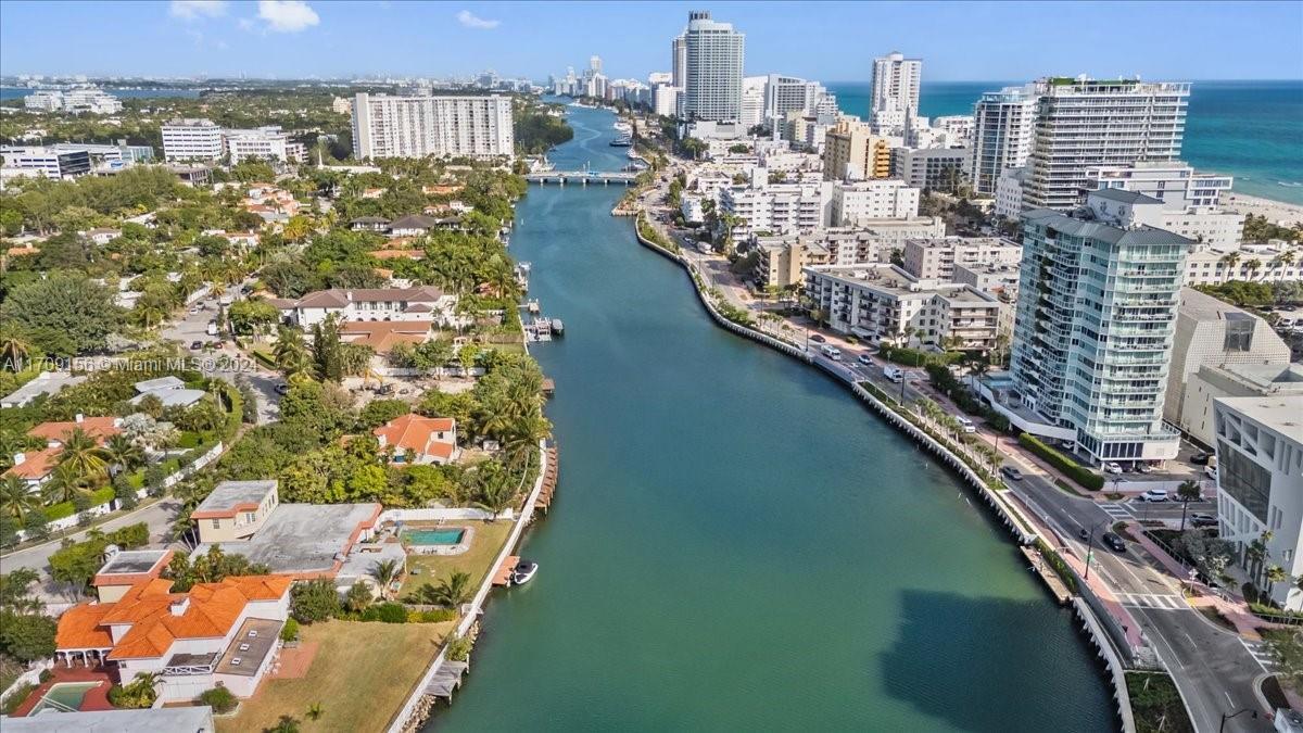 3200 Collins Ave, Unit 11-6 in Miami Beach, FL - Foto de edificio