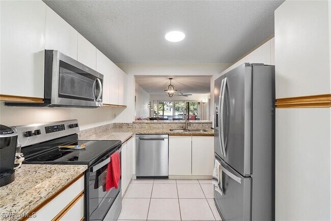260 Timber Lake Cir in Naples, FL - Building Photo - Building Photo