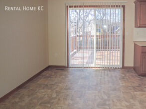 7402 Hedge Ln Terrace in Shawnee, KS - Building Photo - Building Photo