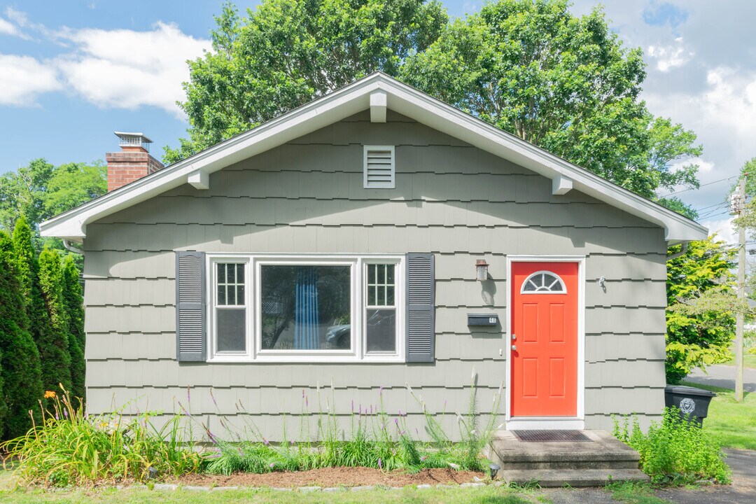48 Wentworth St in Milford, CT - Building Photo