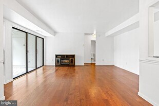 5482 Cedar Ln in Columbia, MD - Building Photo