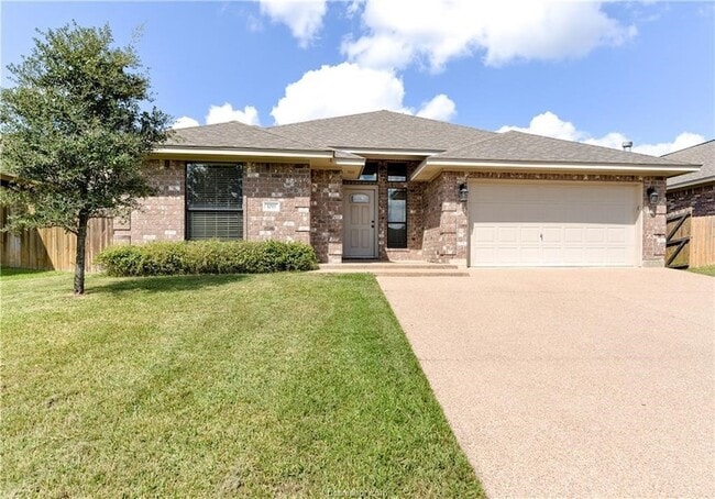 1011 Emerald Dove Ave