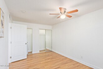 2409 W Hazelwood St, Unit 275 in Phoenix, AZ - Foto de edificio - Building Photo