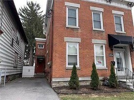 202 N Townsend St in Syracuse, NY - Building Photo