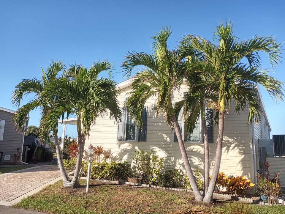 31 Emden Cir in Punta Gorda, FL - Foto de edificio