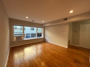 6535 N Mozart St in Chicago, IL - Building Photo - Building Photo