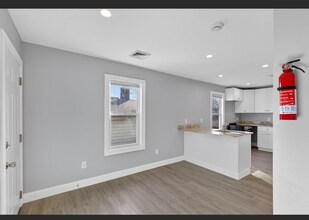 122 Brookside Ave in West Warwick, RI - Building Photo - Building Photo