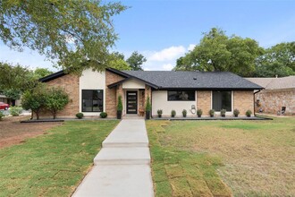 9609 Chukar Cir in Austin, TX - Foto de edificio - Building Photo