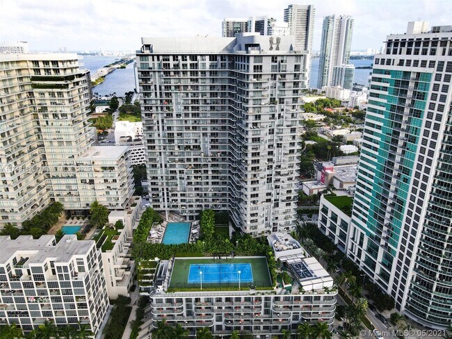 121 NE 34th St, Unit # 1507 in Miami, FL - Foto de edificio - Building Photo
