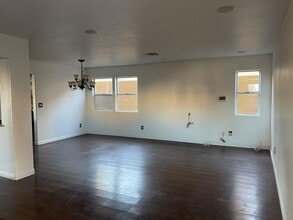 9125 Sparklewood Ct in Las Vegas, NV - Building Photo - Building Photo