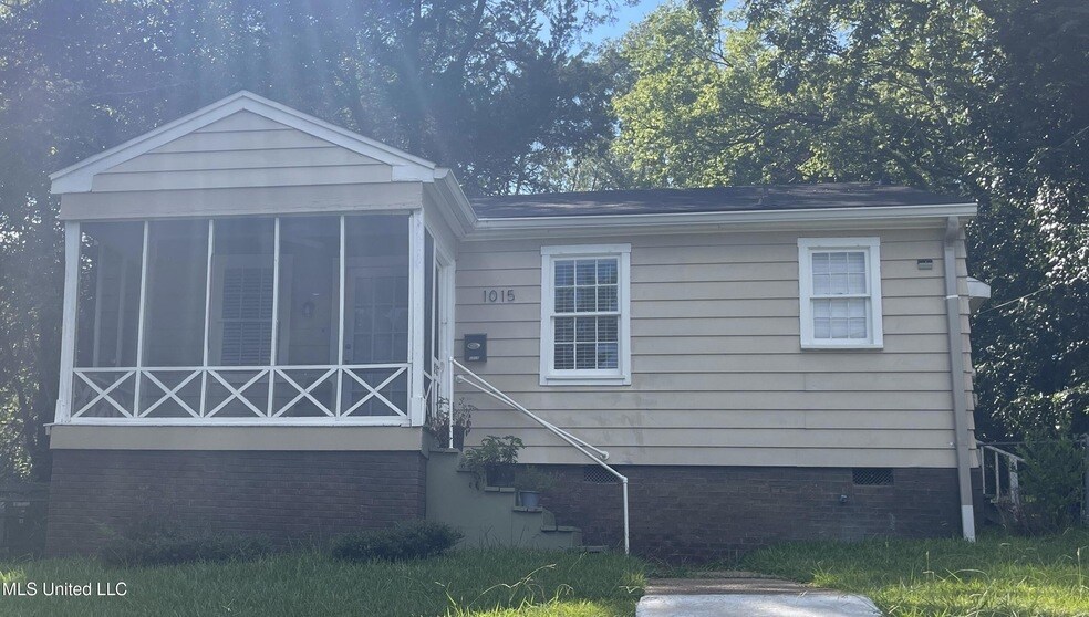 1015 Monroe St in Jackson, MS - Building Photo