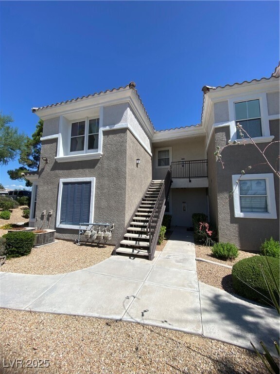 2325 Windmill Pkwy in Henderson, NV - Building Photo - Building Photo